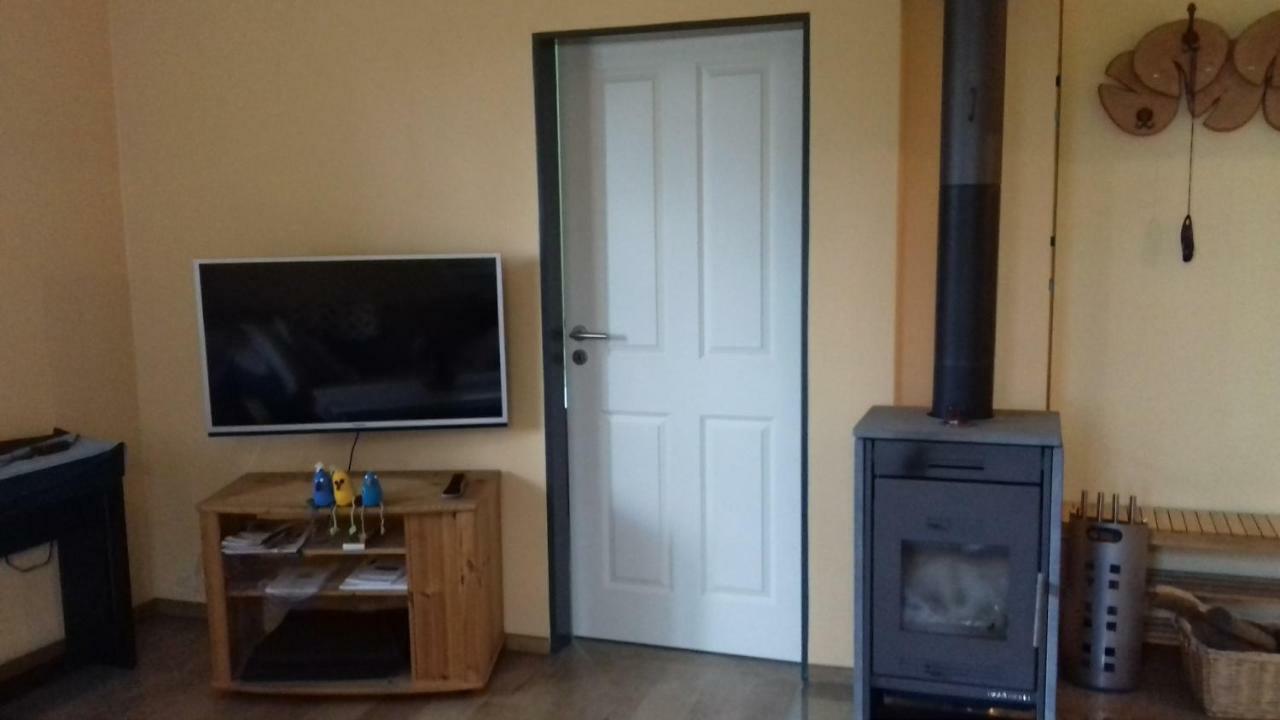 Fewo 2 Ferienwohnung Waren Mueritz - Haus Buchen Am Tiefwarensee - 2 Zi Dış mekan fotoğraf